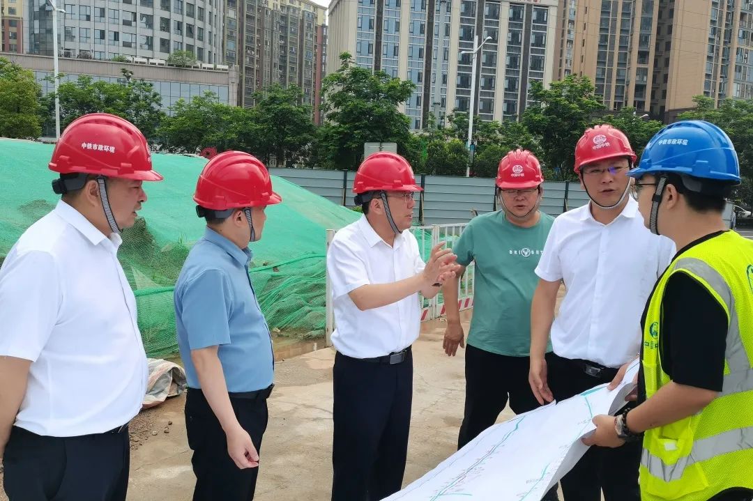 公司總經理、黨委副書記李明華到萍鄉市主城區排水系統提質增效系統化治理工程（一期）項目、合肥錦繡大道供水頂管項目檢查指導工作