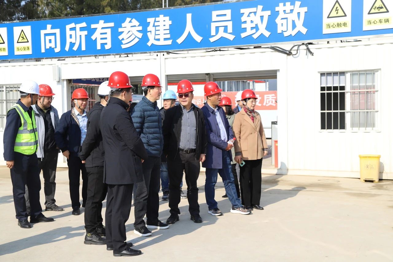 南京市六合區(qū)人大常委會(huì)副主任梁超到南京龍袍2號(hào)初中項(xiàng)目調(diào)研