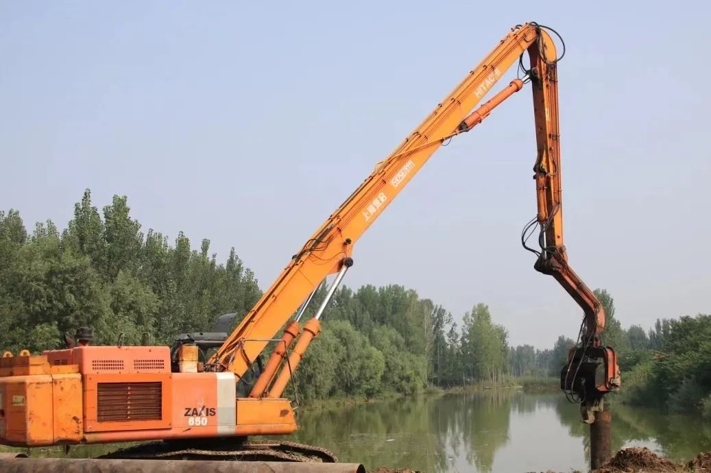 濟南市雨污管網(wǎng)改造和內(nèi)澇治理項目臨港北路橋樁基礎(chǔ)順利施工