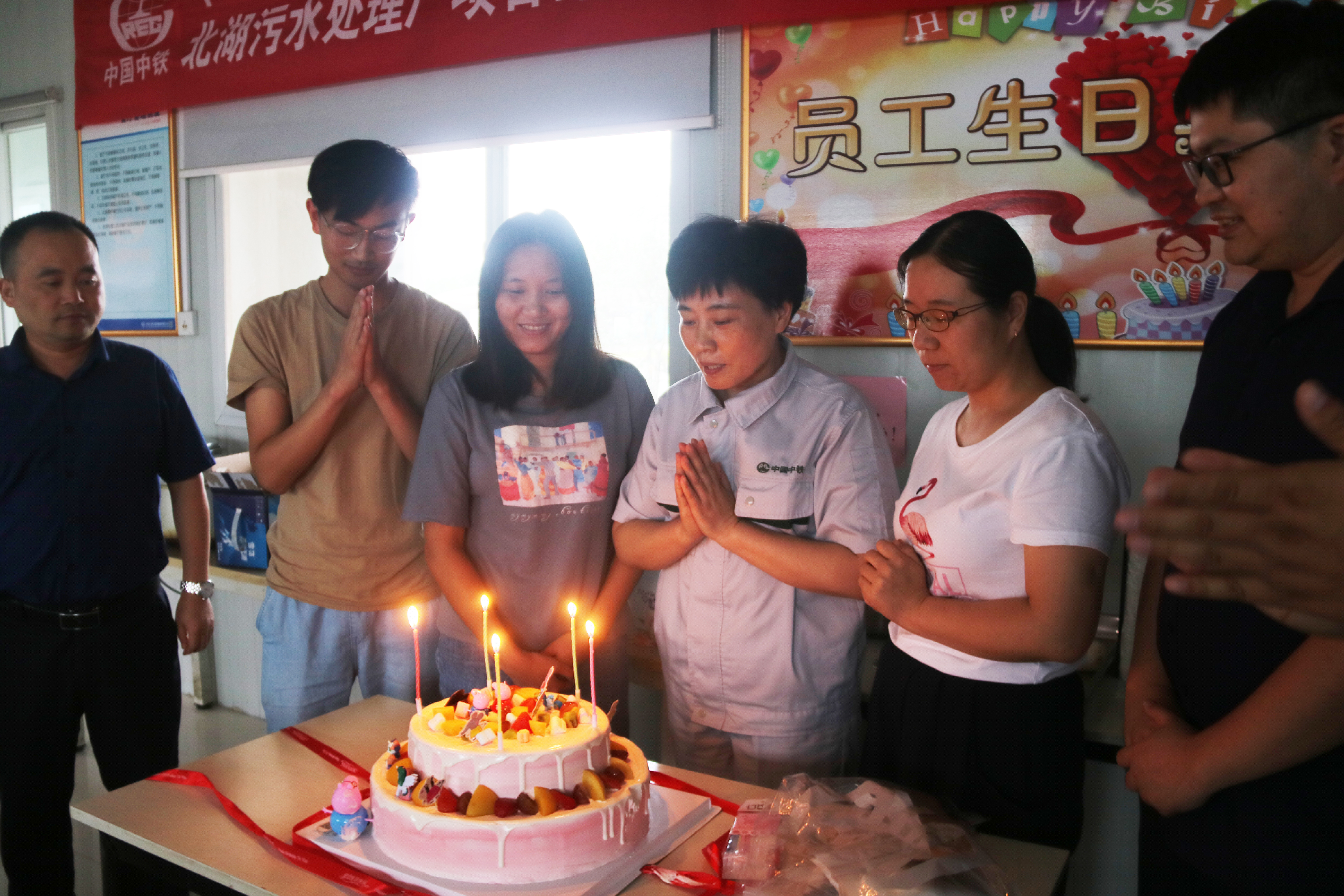 武漢北湖項(xiàng)目部舉辦第二季度集體生日及迎新活動(dòng)