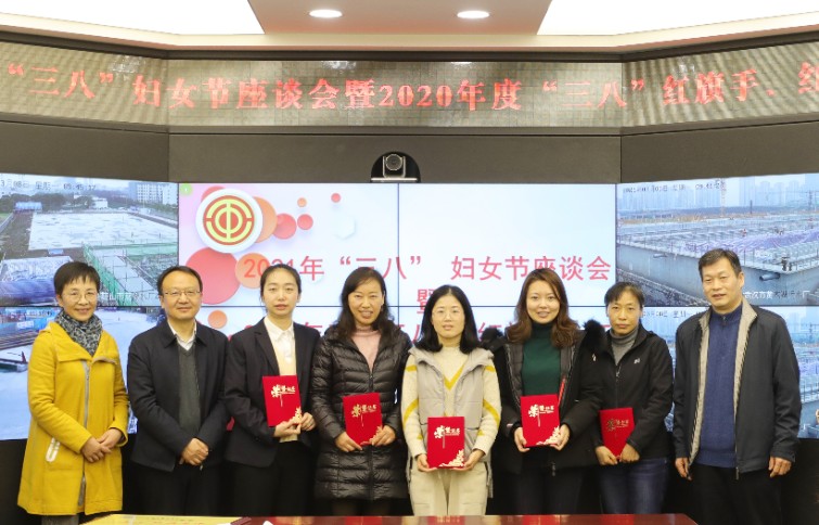 春風十里不如你，節(jié)日快樂“市政女神”們！
