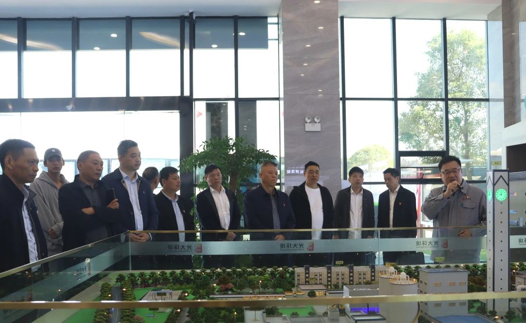 鷹潭市城管局黨委聯(lián)合鷹潭項目公司聯(lián)合黨支部開展黨日活動