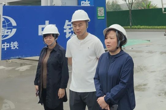 成都市新津區(qū)人大常委會副主任楊梅到五津長島小學(xué)項(xiàng)目檢查指導(dǎo)工作.jpg
